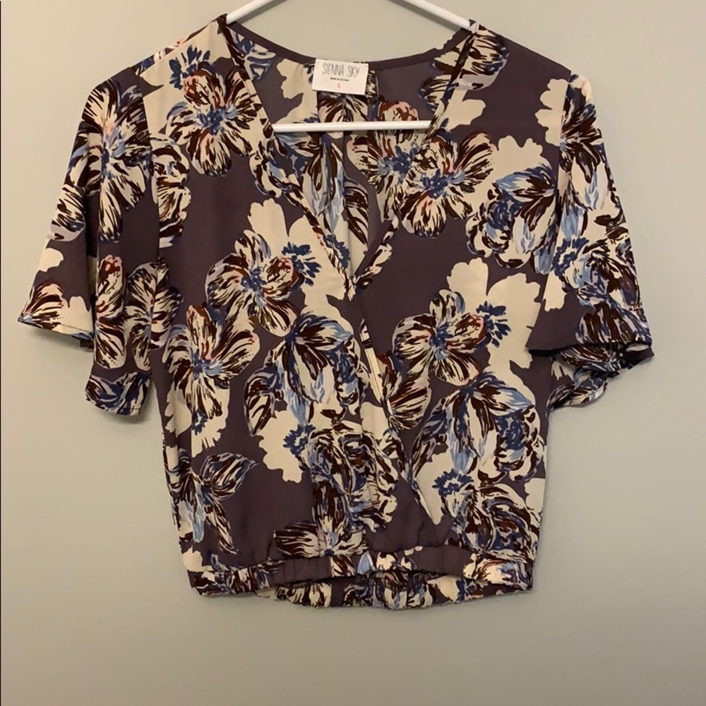 Women’s pattern top